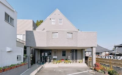 愛知県碧南市志貴町にある、衛寿堂さかべ医院の外観写真