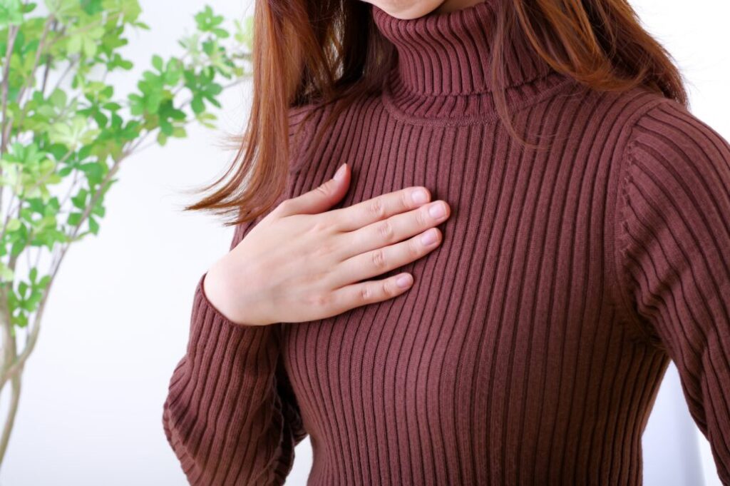 狭心症の発作を起こしている女性